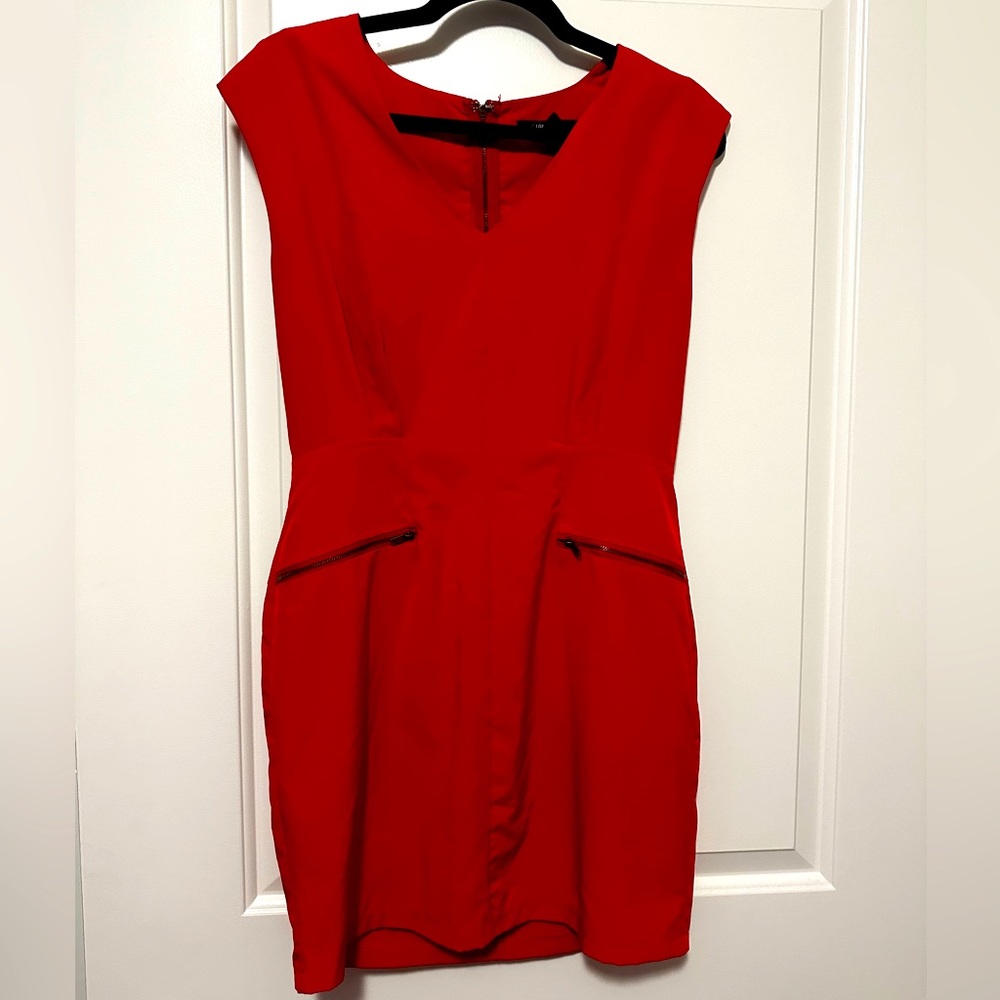 NWOT Red Bodycon Dress with zip pockets. Size Medium